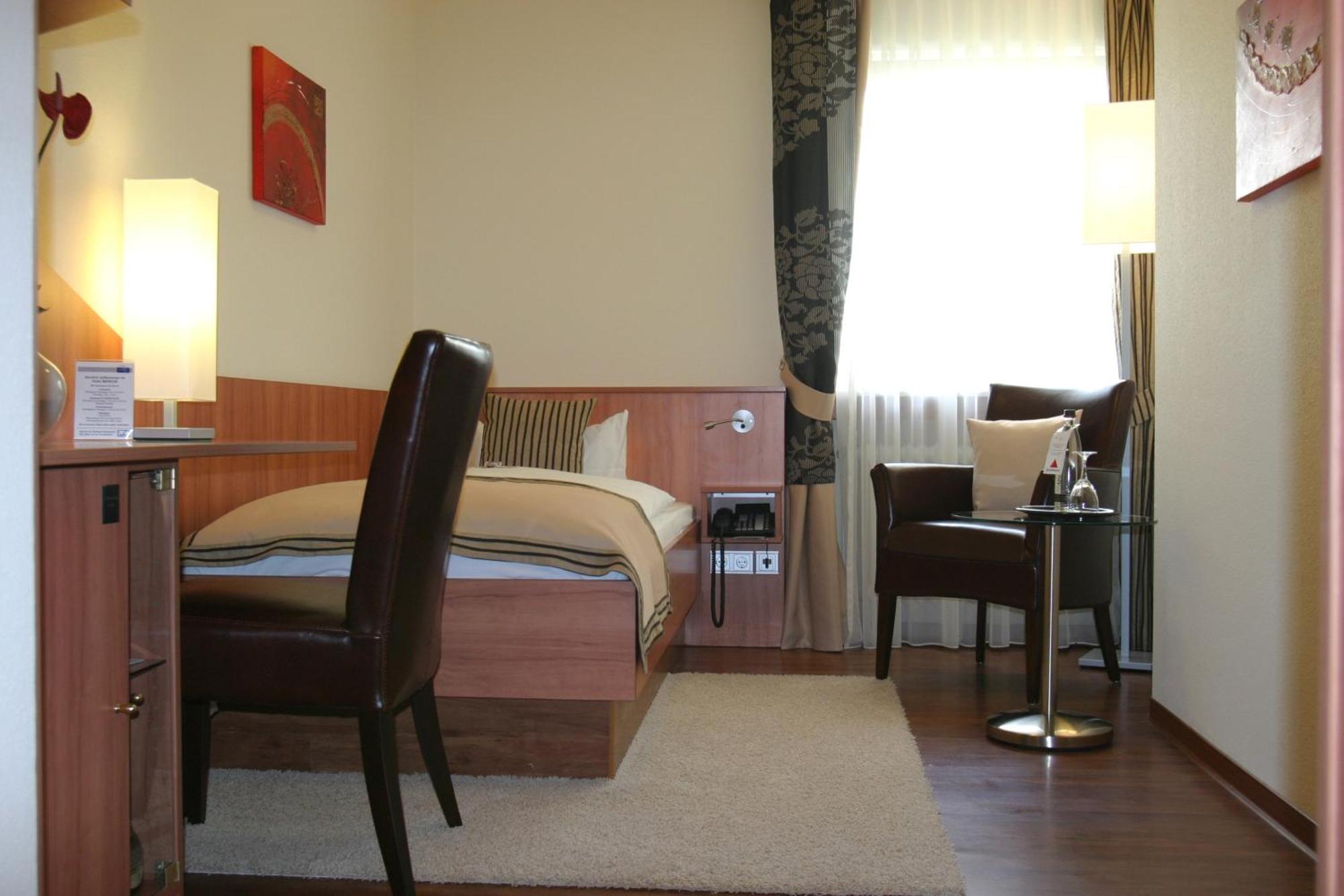 Hotel Merkur Баден-Баден Стая снимка